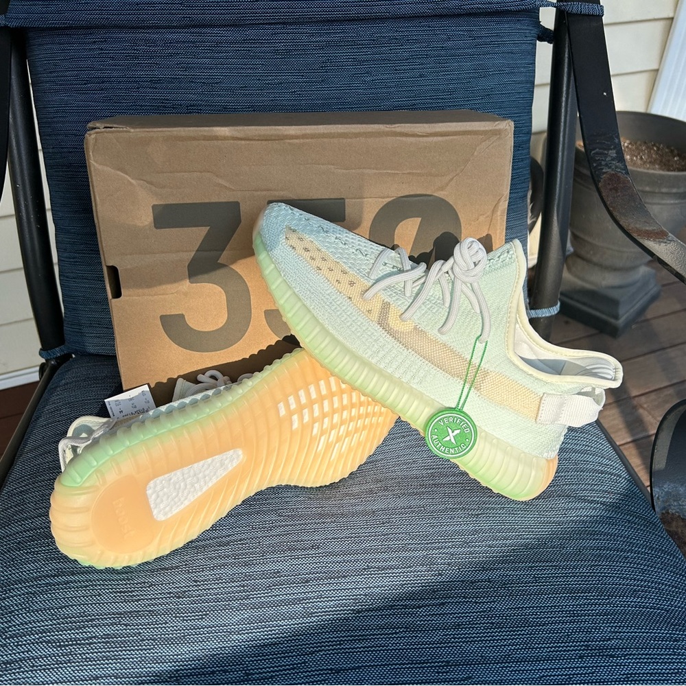 Yeezy Boost 350v2 - Hyper - men’s size 10